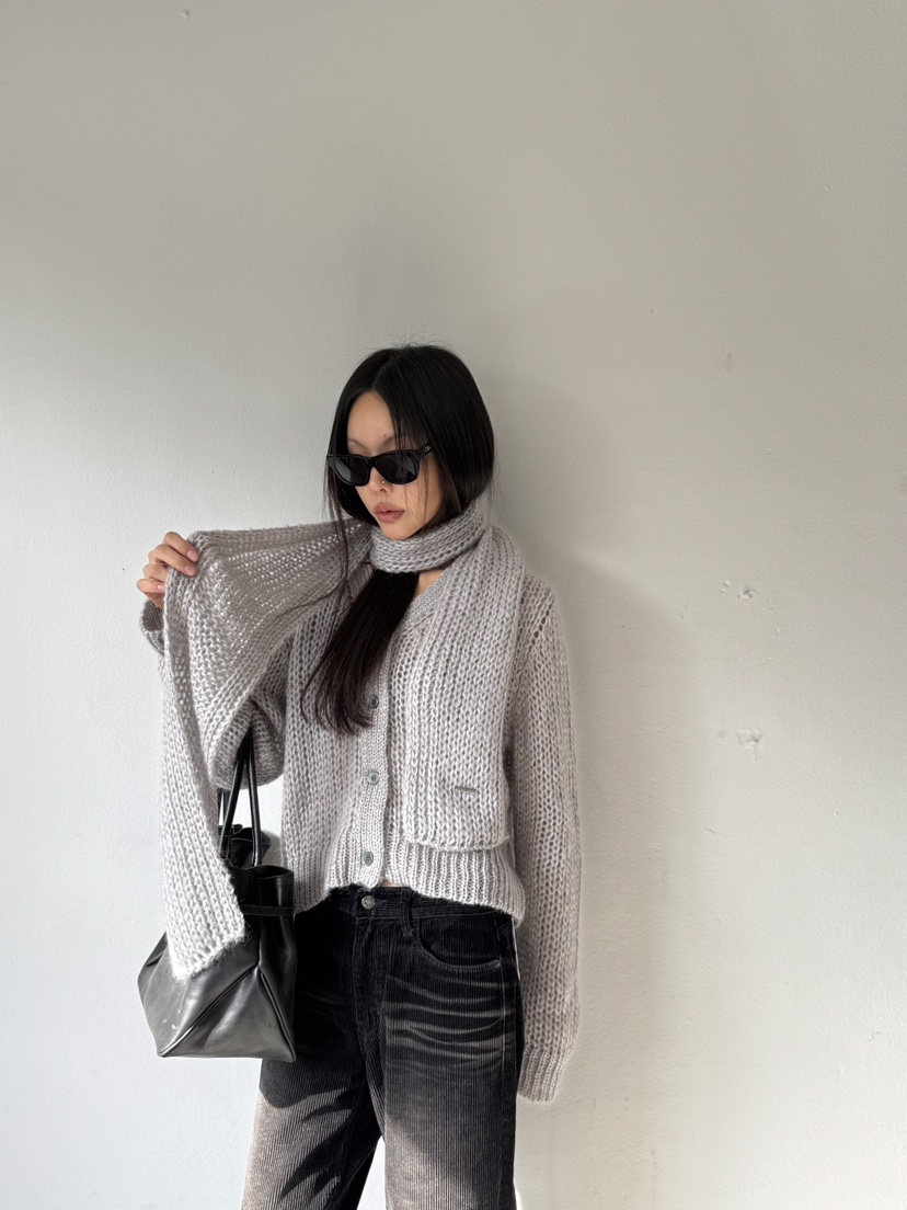 LIMLIMLIM東大門㊣實拍女士新款25秋冬套裝不含內搭含圍巾兩件套馬海毛LIM LIM LIM套裝