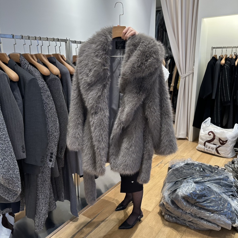 VAN NZILL東大門㊣實拍女士新品推薦中長款大衣含腰帶毛皮VAN NZILL中長款大衣圖色2