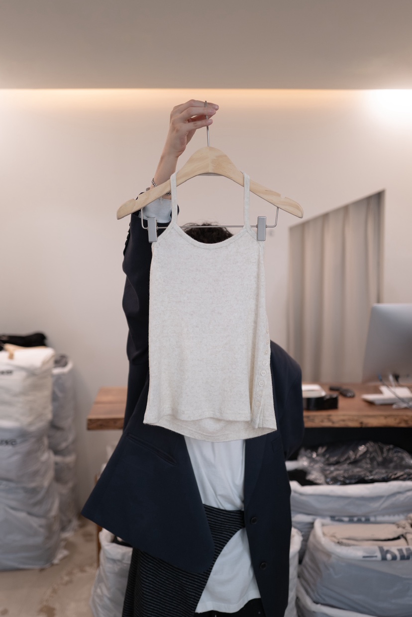 FRIC東大門㊣實拍女裝新品熱賣推薦25秋冬休閑職業吊帶背心FRIC吊帶/背心圖色1