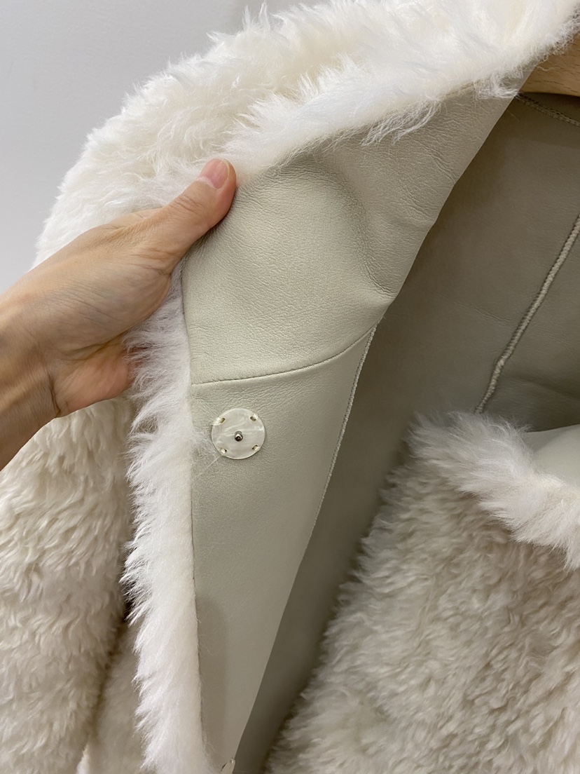 WEAUE SELVAGE韓國代購㊣女士新品熱賣職業時尚短款大衣毛皮Weave Selvage短款大衣