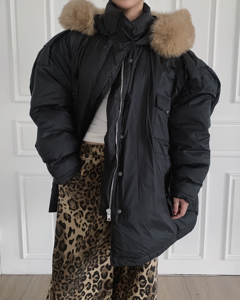 LIVE AID-P韓國直郵㊣女裝新款熱賣時尚休閑長款羽絨服狐貍LIVE AID-P長款羽絨服