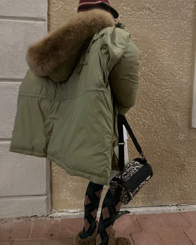 LIVE AID-P韓國直郵㊣女裝新款熱賣時尚休閑長款羽絨服狐貍LIVE AID-P長款羽絨服