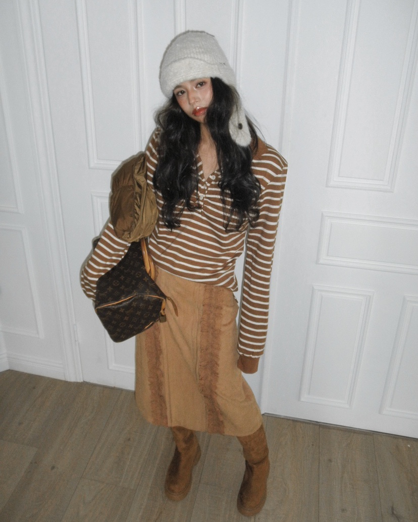 LIVE AID-P韓國代購㊣女士新品25秋冬熱賣人氣推薦長袖T恤LIVE AID-P長袖T恤