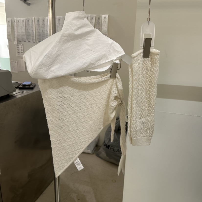 LOVE YOU SO MUCH/MORE THAN YESTERDAY韓國代購㊣女士新款時尚套裝保暖圍巾LYSM/MORE THAN YESTERDAY套裝圖色1