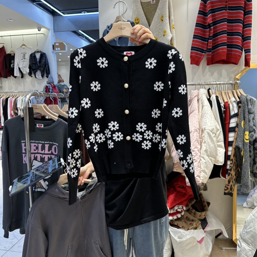 UNDERSTAR_VINTAGE韓國代購㊣女士新品職業針織衫泡泡袖花朵開衫紐扣UNDERSTAR_VINTAGE針織衫圖色1