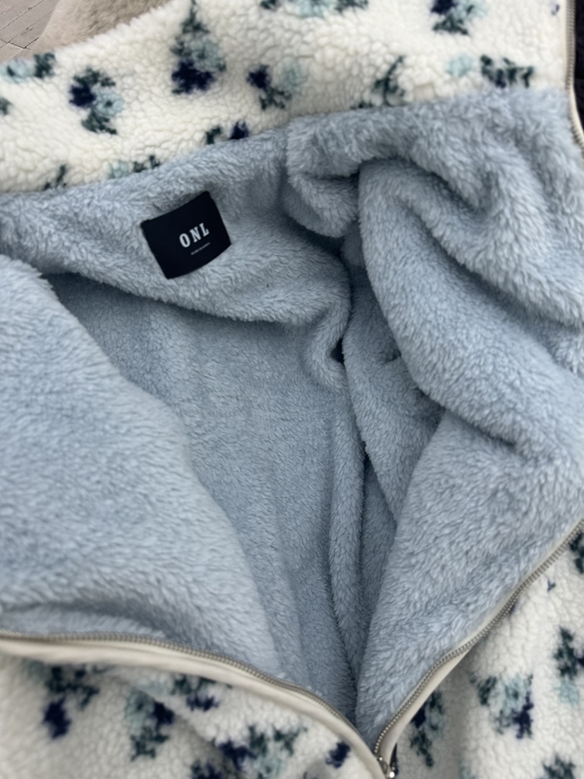 ONL韓國直郵㊣女裝新款職業人氣休閑25秋冬熱賣夾克花朵圍巾ONL夾克