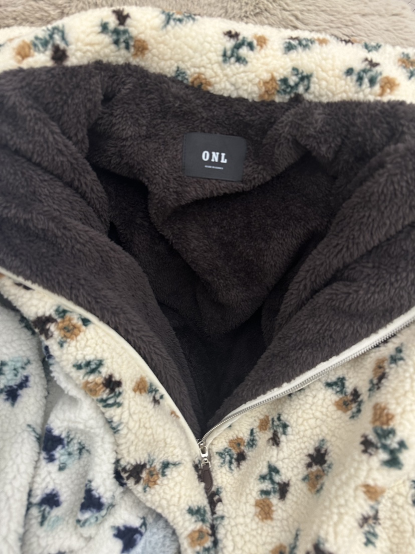 ONL韓國直郵㊣女裝新款職業人氣休閑25秋冬熱賣夾克花朵圍巾ONL夾克