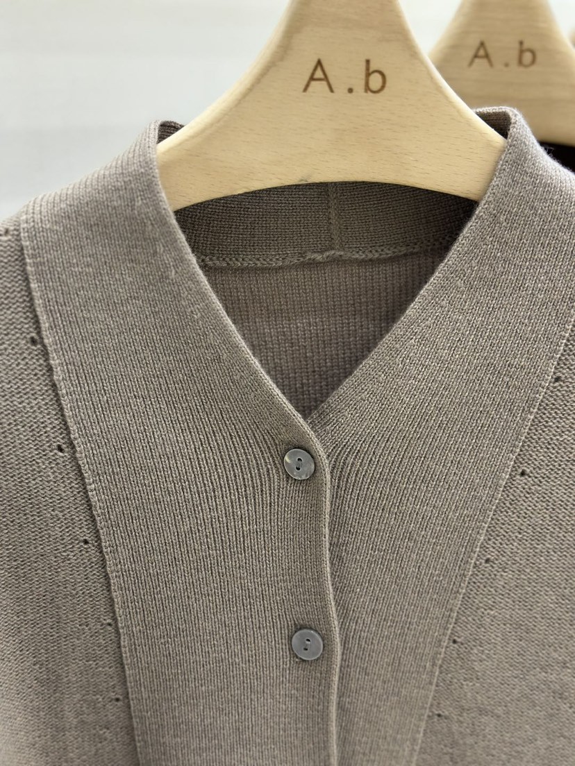 AUTUMN BEIGE-Q東大門㊣實拍女士新款熱賣25秋冬人氣針織衫A.b/AUTUMN BEIGE針織衫