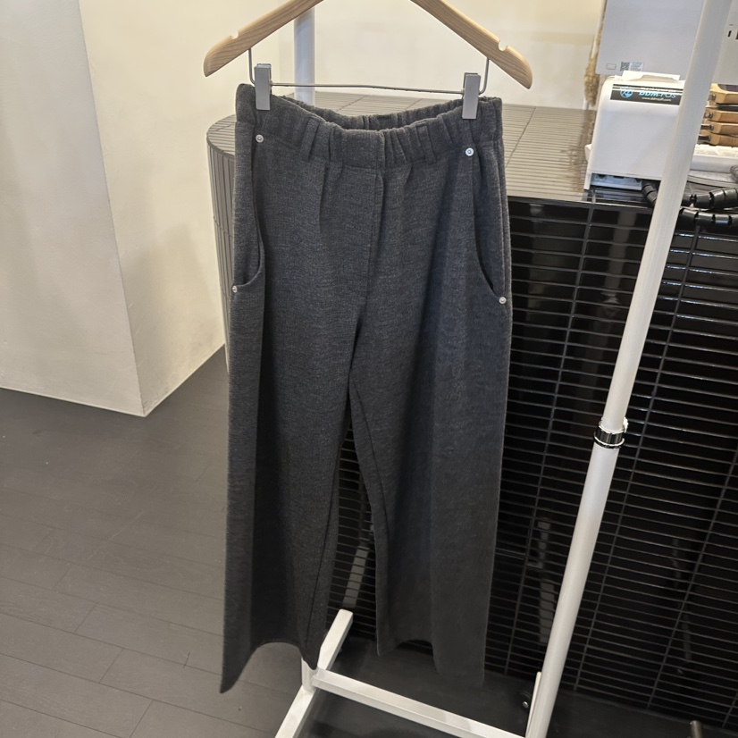 EGG東大門㊣實拍女裝新品職業時尚休閑熱賣推薦人氣短褲棉質EGG-訂貨周期長短褲圖色3墨色