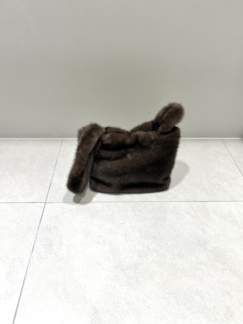 CESTLAVIE韓國代購㊣女裝新品時尚推薦人氣25秋冬手提包皮草CESTLAVIE手提包圖色2