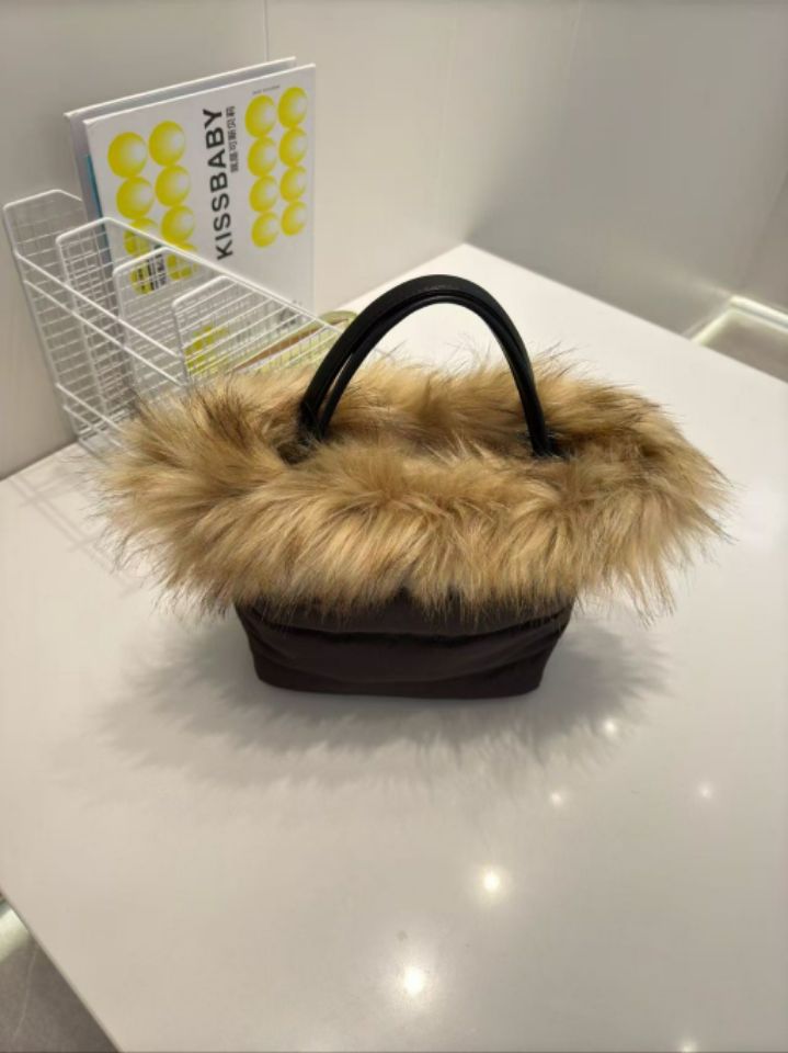 TROUVAILLE東大門㊣代購女士新品休閑職業手拿包腋下包毛絨TROUVAILLE手拿包/腋下包