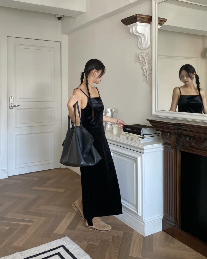 OUPPT東大門㊣實拍女裝新款推薦25秋冬時尚連衣裙天鵝絨開衩OUPPT連衣裙