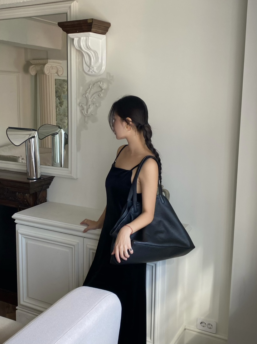 OUPPT東大門㊣實拍女裝新款推薦25秋冬時尚連衣裙天鵝絨開衩OUPPT連衣裙