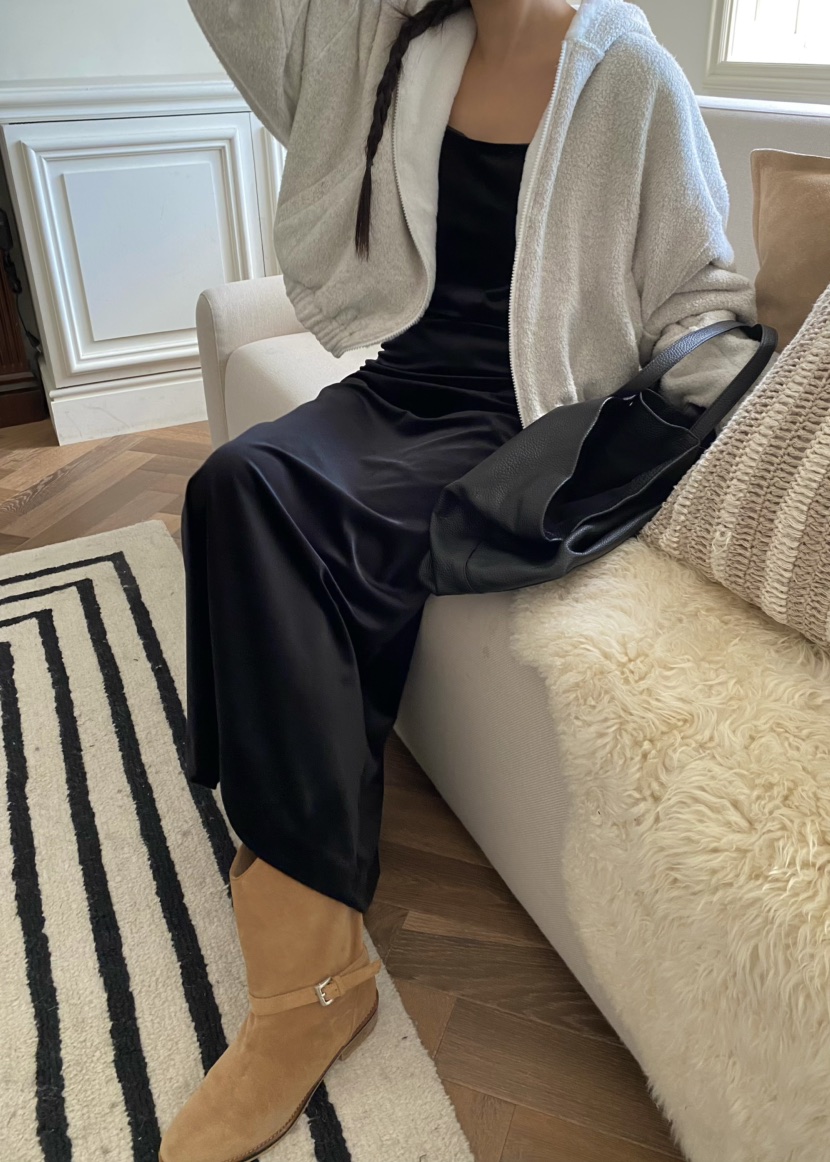 OUPPT東大門㊣實拍女裝新款推薦25秋冬時尚連衣裙天鵝絨開衩OUPPT連衣裙