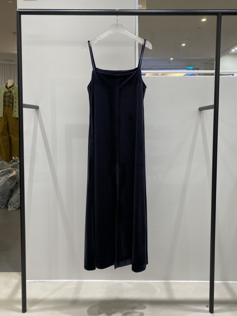 OUPPT東大門㊣實拍女裝新款推薦25秋冬時尚連衣裙天鵝絨開衩OUPPT連衣裙