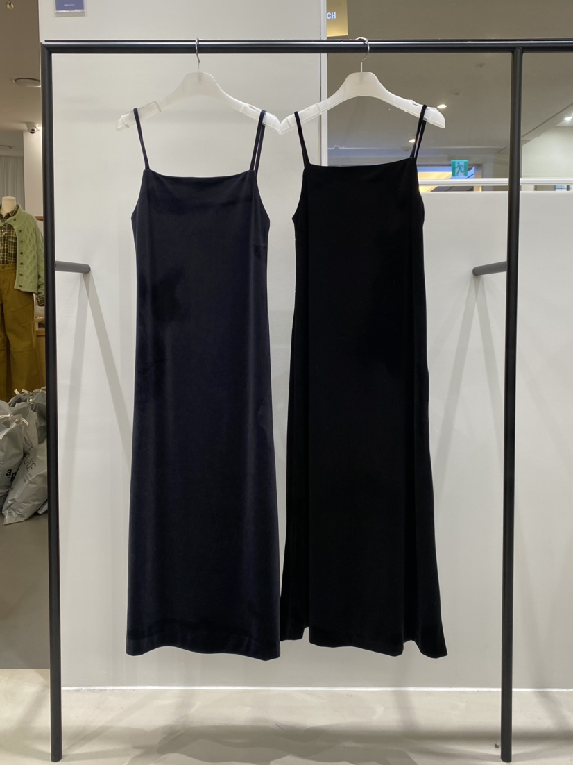 OUPPT東大門㊣實拍女裝新款推薦25秋冬時尚連衣裙天鵝絨開衩OUPPT連衣裙