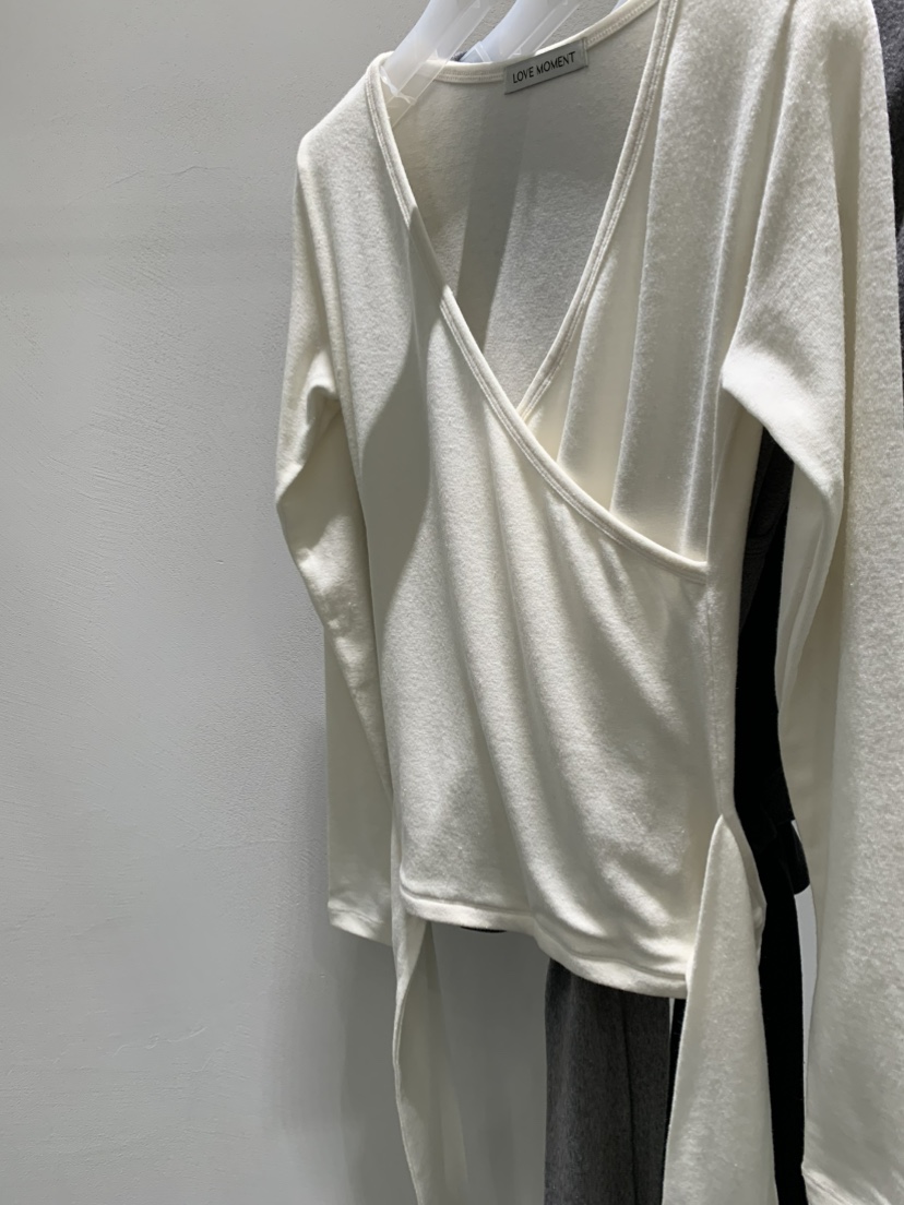 LOVE MOMENT韓國直郵㊣女士新款職業推薦熱賣長袖T恤安哥拉LOVE MOMENT長袖T恤