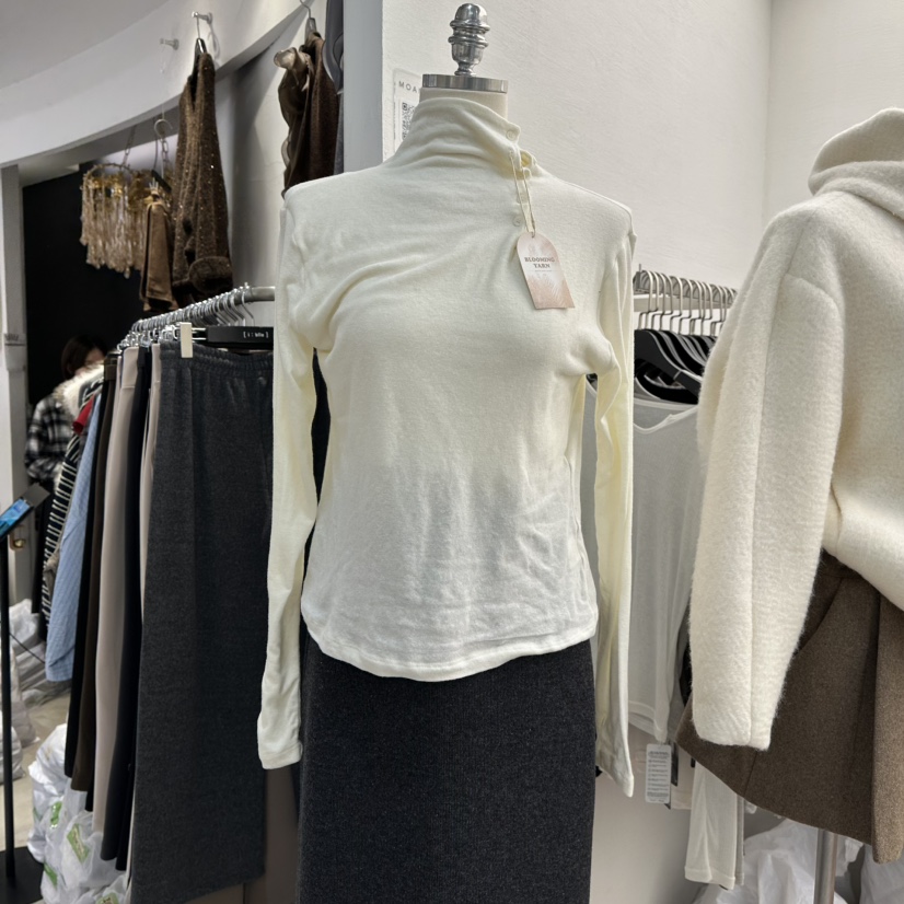 MOANA韓國直郵㊣女裝新品人氣熱賣推薦職業長袖T恤安哥拉紐扣MOANA長袖T恤圖色1