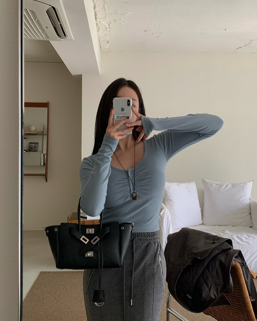 REVE CITE-L東大門㊣代購女士新品25秋冬長袖T恤褶皺紐扣REVE CITE長袖T恤圖色2