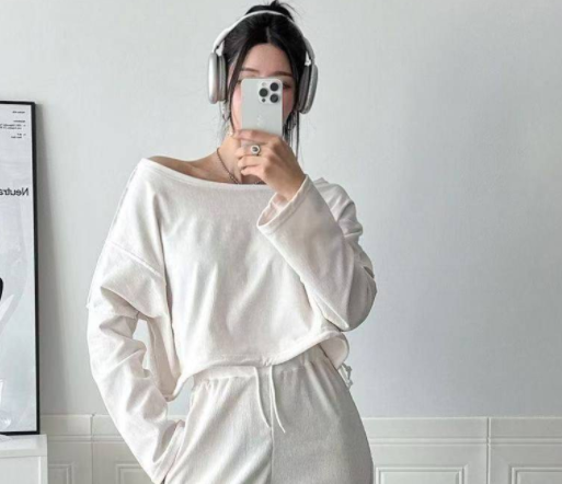 LAURENT東大門㊣直郵女士新品時尚推薦熱賣休閑25秋冬長袖T恤LAURENT長袖T恤圖色1