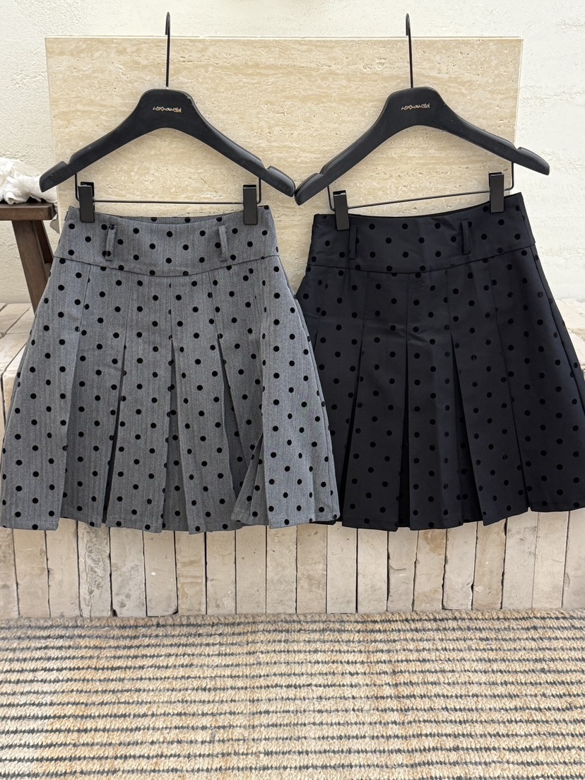 LARCENCICL東大門㊣直郵女士新款人氣25秋冬休閑熱賣短裙褶裥LARCENCICL短裙