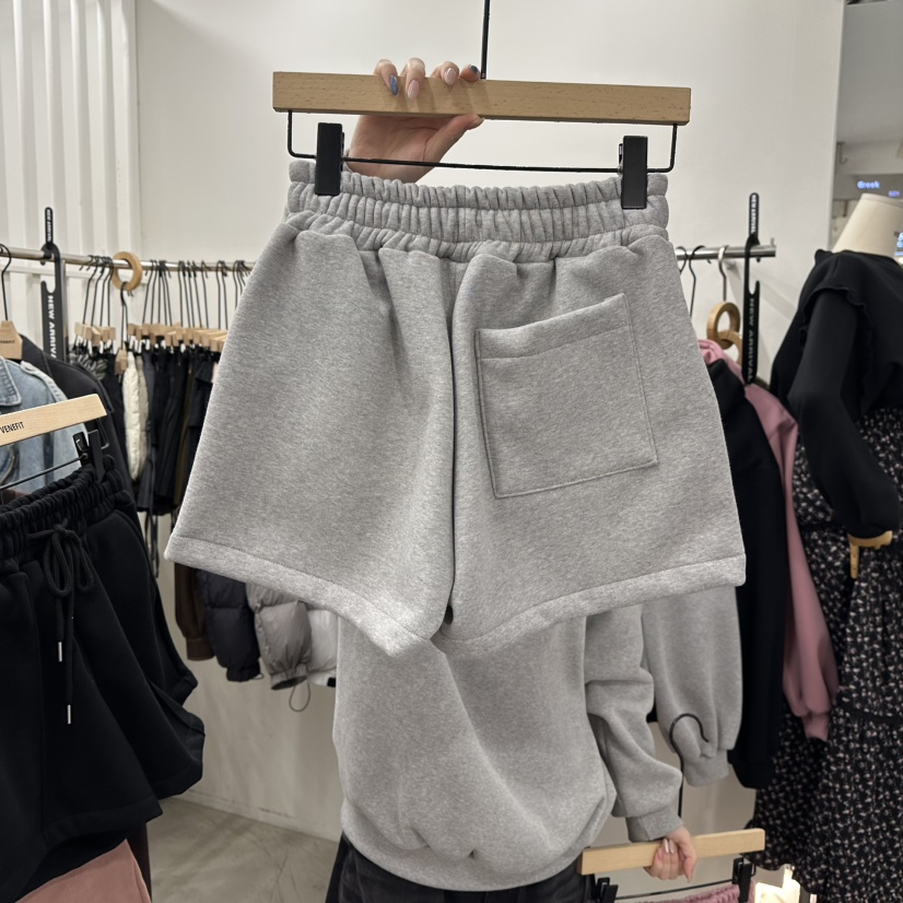 VENEFIT東大門㊣直郵女士新款真品職業時尚休閑熱賣短褲加絨VENEFIT/JENNIE短褲