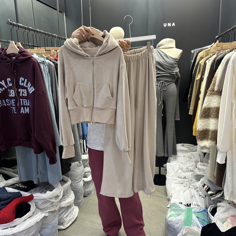 UNA/THE MAY韓國直郵㊣女士新款推薦套裝天鵝絨兩件套套裝貂皮連帽THEMAY/UNA套裝圖色2