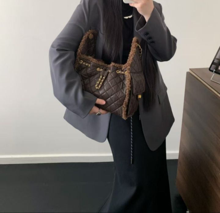 TROUVAILLE韓國直郵㊣女士新款休閑推薦時尚手拿包腋下包毛皮TROUVAILLE手拿包/腋下包