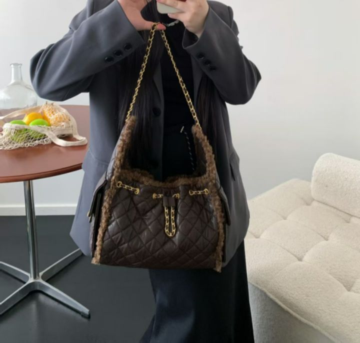 TROUVAILLE韓國直郵㊣女士新款休閑推薦時尚手拿包腋下包毛皮TROUVAILLE手拿包/腋下包