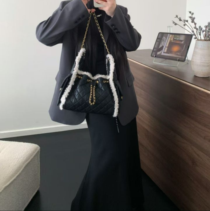 TROUVAILLE韓國直郵㊣女士新款休閑推薦時尚手拿包腋下包毛皮TROUVAILLE手拿包/腋下包