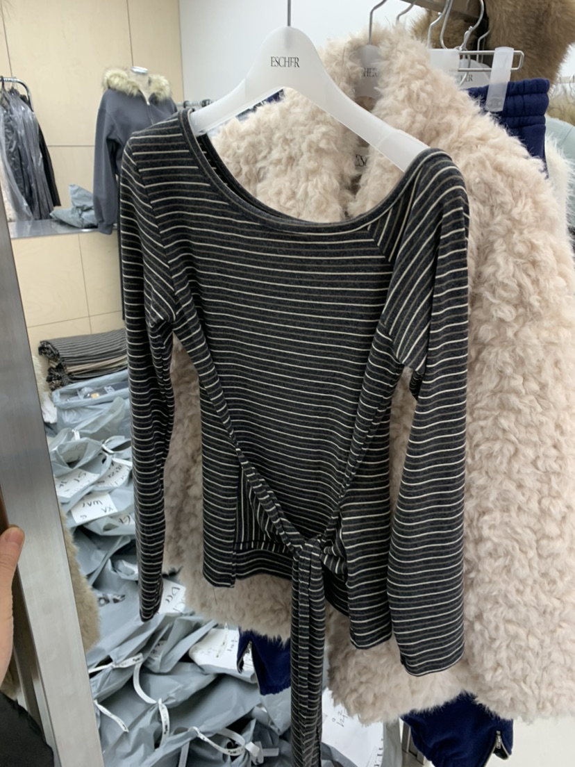 ESCHER東大門㊣代購女裝新品25秋冬熱賣時尚休閑推薦長袖T恤ESCHER長袖T恤圖色2