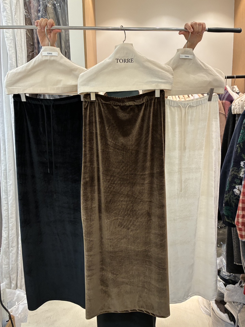 TORRE韓國代購㊣女士新款熱賣人氣職業推薦休閑25秋冬長裙天鵝絨TORRE長裙圖色3左三色