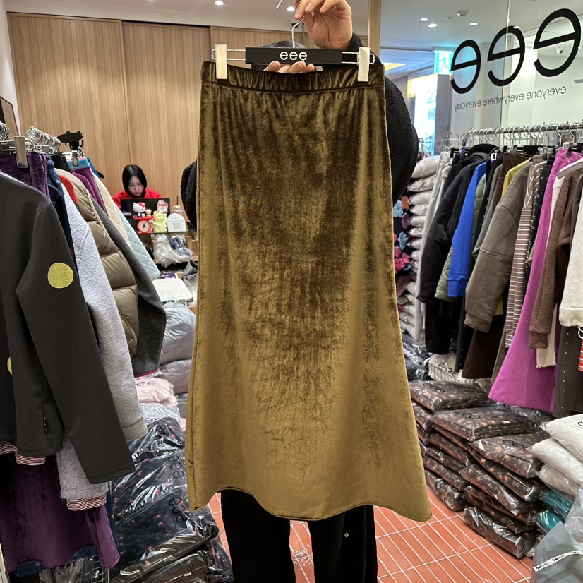 E/E/E韓國直郵㊣女士新款熱賣職業推薦25秋冬時尚長裙天鵝絨E/E/E長裙圖色2