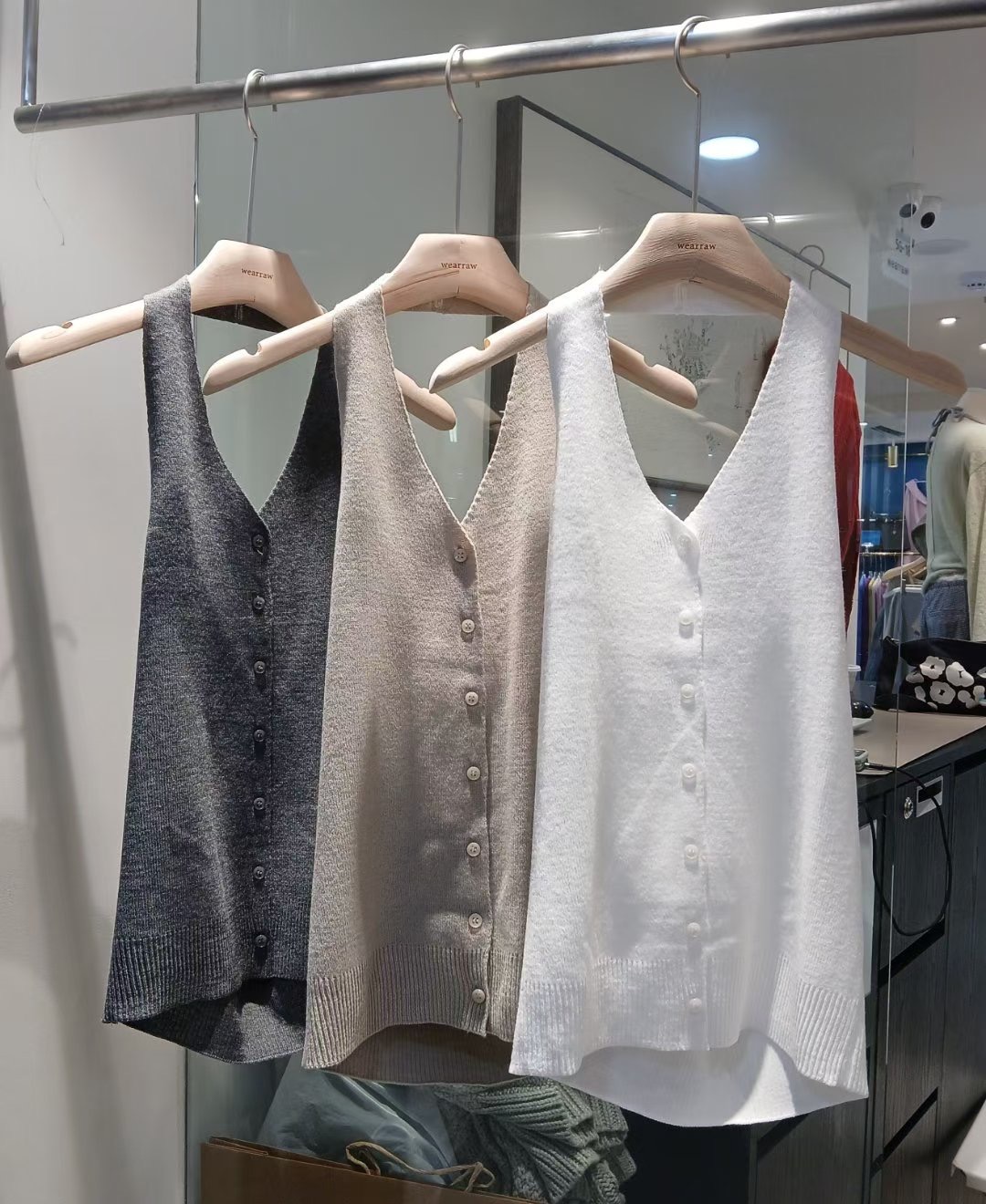 WEARRAW韓國代購㊣女裝新款25秋冬熱賣時尚人氣吊帶背心紐扣WEARRAW吊帶/背心圖色2左二色