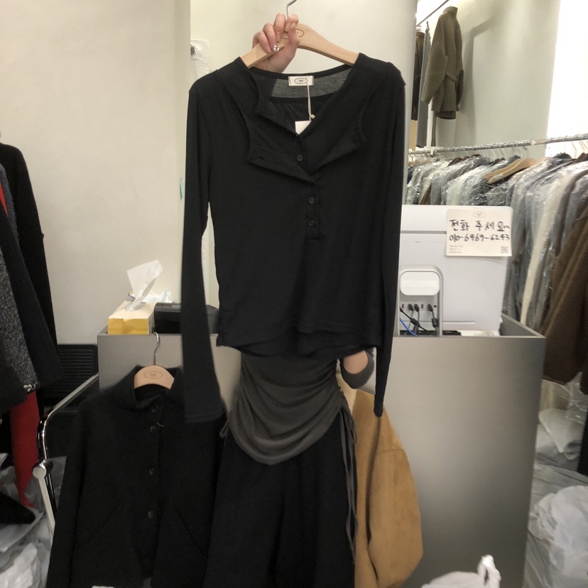 TAKE YOUE TIME韓國代購㊣女裝新品25秋冬長袖T恤假兩件紐扣TAKE YOUE TIME長袖T恤圖色2