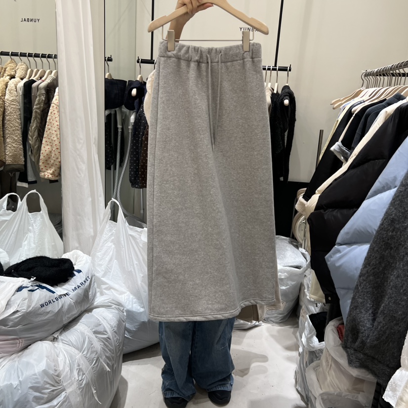 YUNBAL東大門㊣實拍女裝新品25秋冬人氣休閑半身裙中短裙加絨YUNBAL半身裙/中短裙圖色2