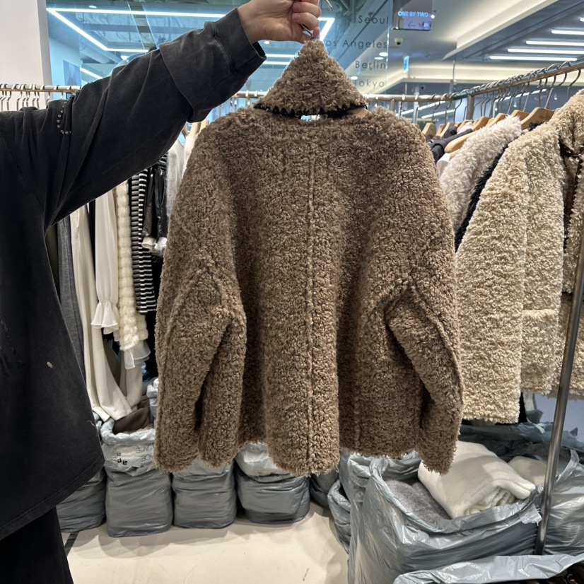 HONG.U韓國直郵㊣女裝新款推薦熱賣25秋冬職業短款大衣含圍巾HONG.U短款大衣