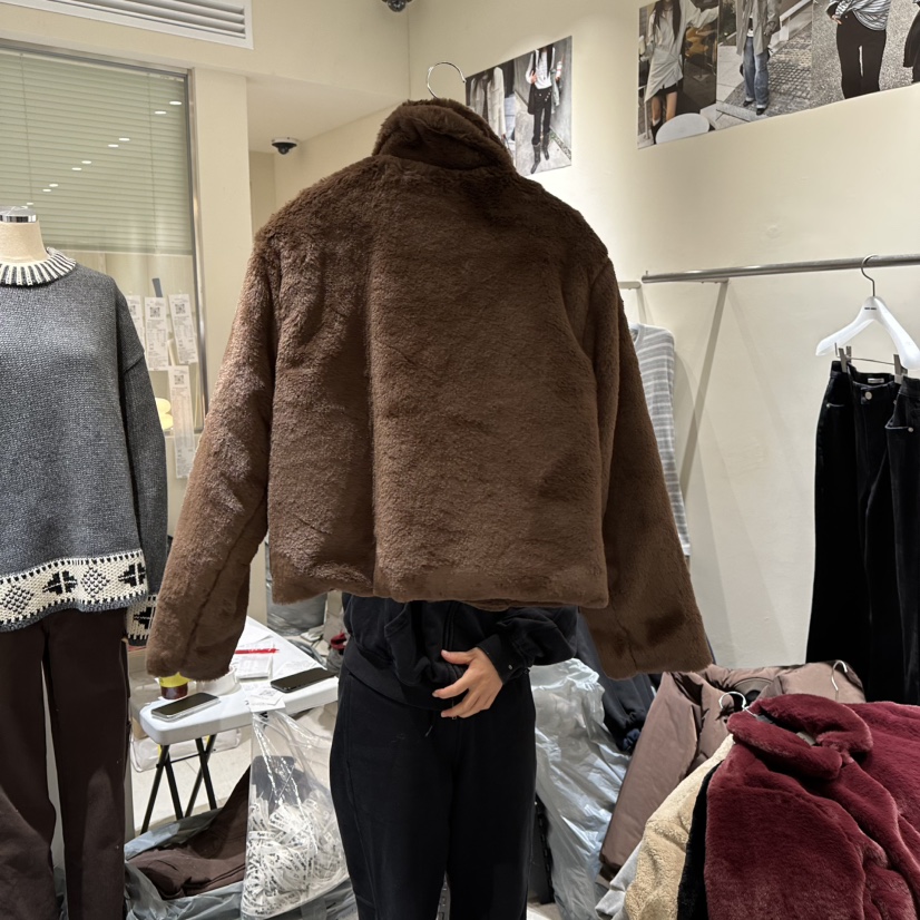 MOREMORE東大門㊣實拍女裝新款人氣25秋冬職業短款大衣貂皮more more短款大衣