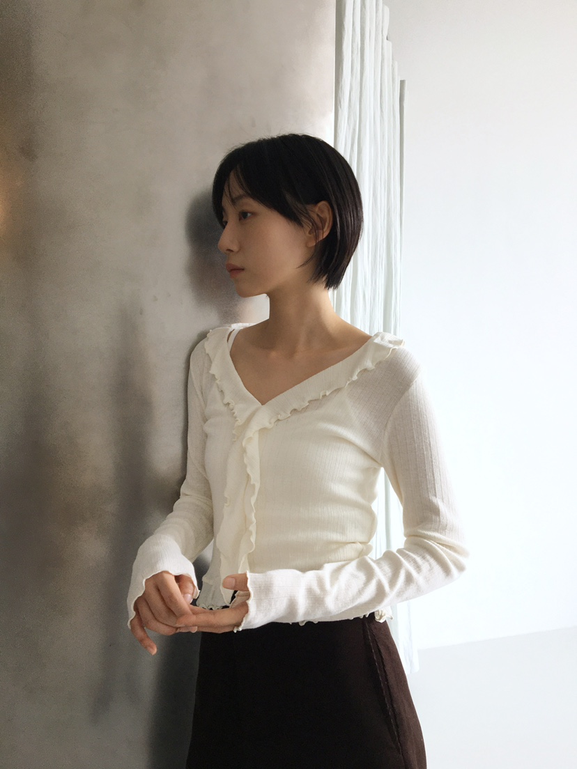 CCW韓國直郵㊣女裝新品25秋冬職業推薦時尚人氣熱賣長袖T恤CCW--NYUNYU長袖T恤