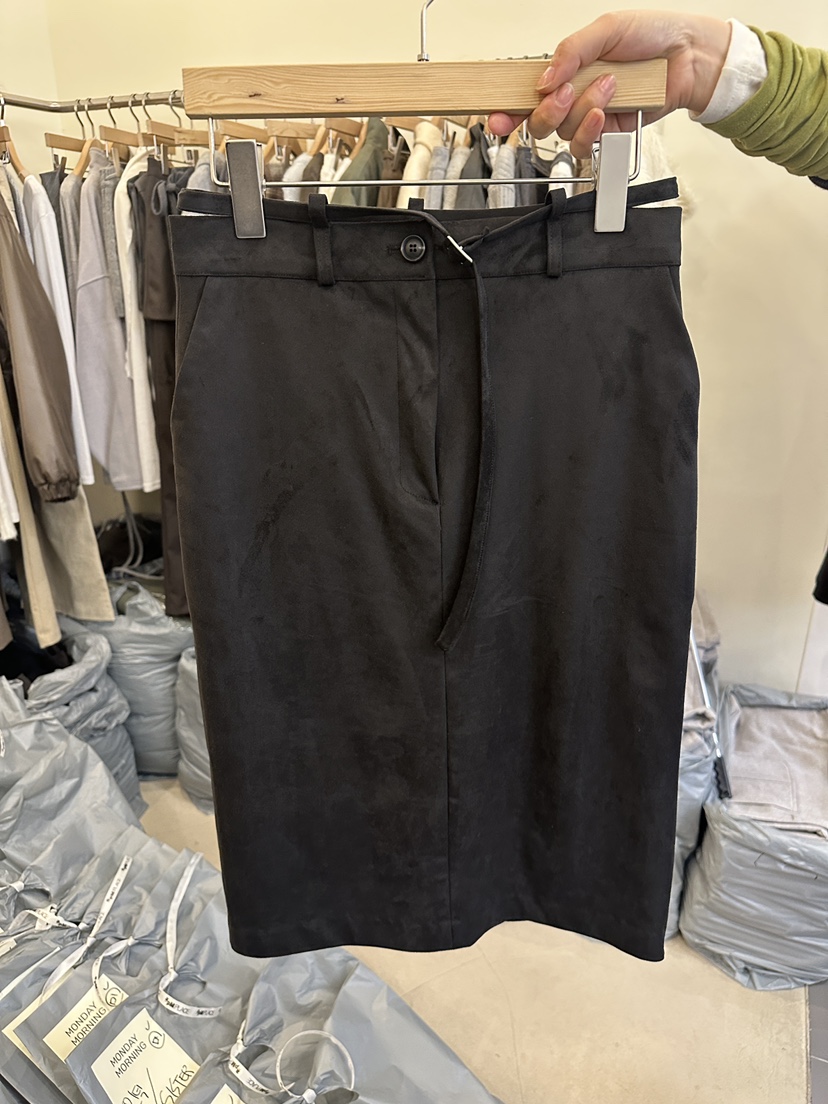 MONDAYMORING韓國代購㊣女裝新品人氣半身裙中短裙含腰帶麂皮MONDAYMORING半身裙/中短裙圖色2