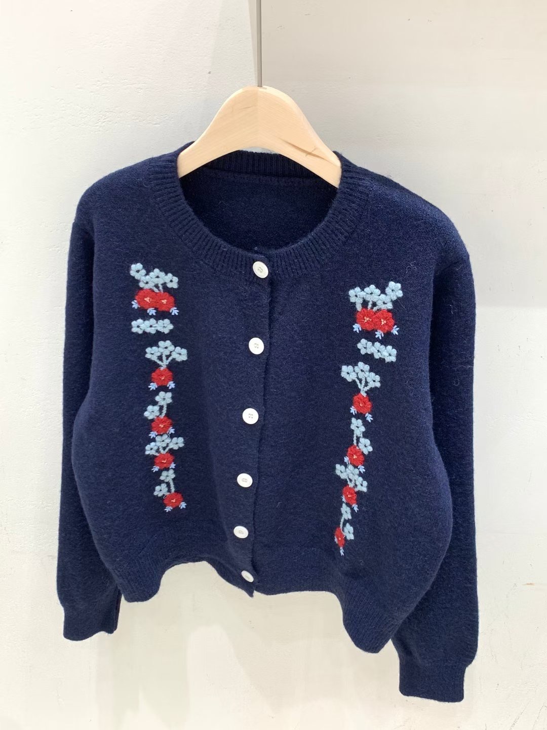 FRIDA東大門㊣實拍女裝新款25秋冬熱賣時尚針織衫手工刺繡開衫FRIDA針織衫圖色4