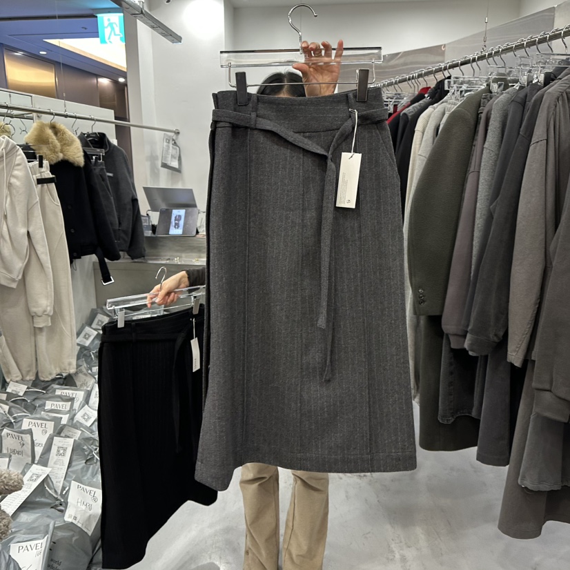 PAVEL東大門㊣直郵女士新款25秋冬熱賣時尚長裙含腰帶條紋紐扣PAVEL長裙圖色1墨色