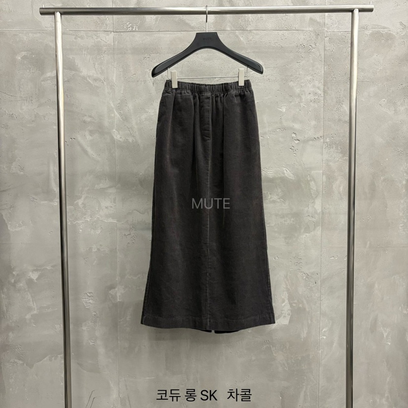 MUTE-P東大門㊣直郵女士新品熱賣25秋冬休閑職業長裙燈心絨MUTE長裙圖色3墨色