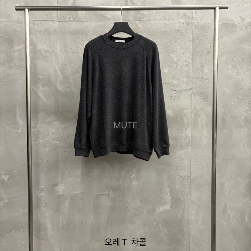 MUTE-P東大門㊣直郵女士新款時尚真品推薦休閑25秋冬長袖T恤MUTE長袖T恤圖色2墨色