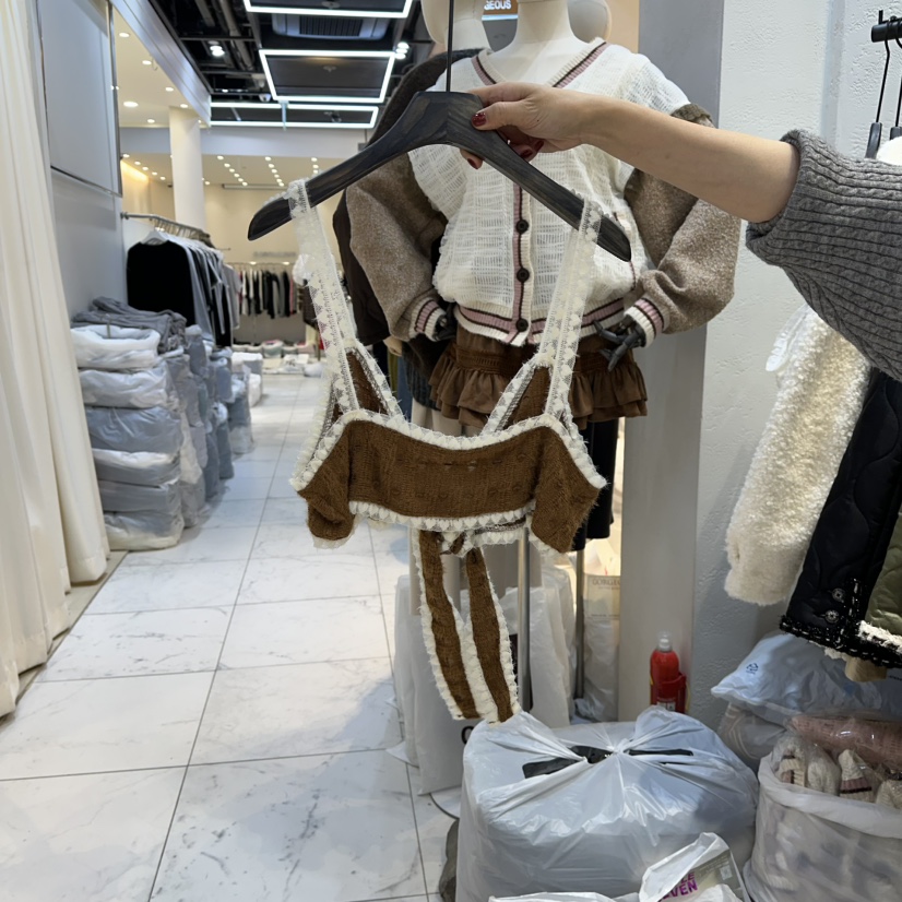 TRIPLE SEVEN東大門㊣代購女裝新品25秋冬推薦人氣吊帶背心TRIPLE SEVEN吊帶/背心