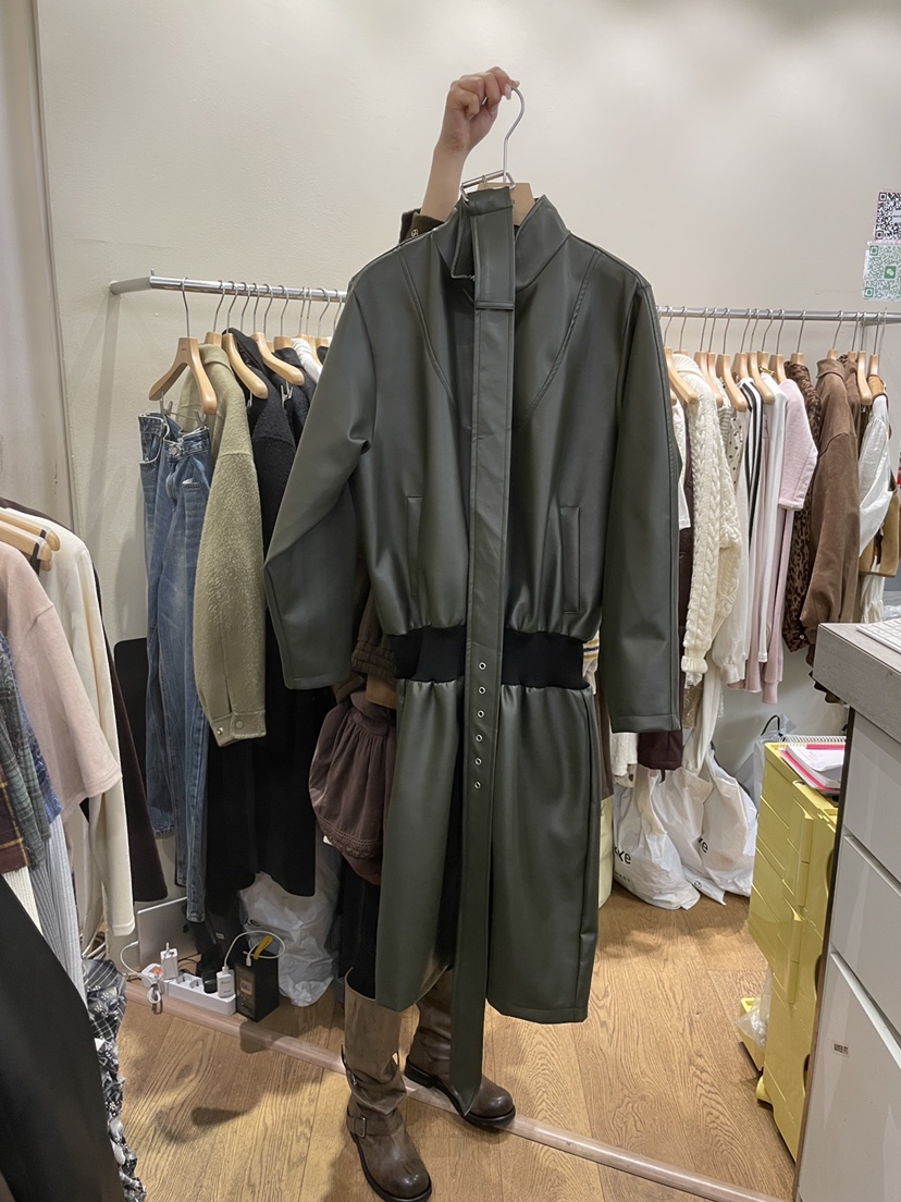 AUVERFIT韓國代購㊣女裝新品職業時尚熱賣長款風衣含腰帶皮革AUVERFIT長款風衣圖色3墨綠