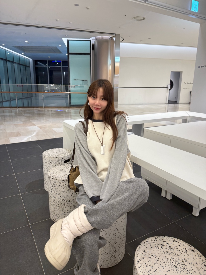 LUMIPLE韓國代購㊣女裝新款真品時尚熱賣人氣休閑職業推薦衛衣LUMIPLE衛衣