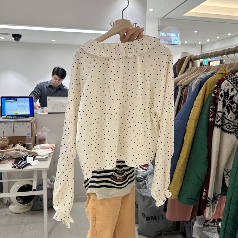 CONNAUGHT東大門㊣實拍女裝新品職業熱賣真品襯衫蕾絲衫褶皺CONNAUGHT襯衫/蕾絲衫