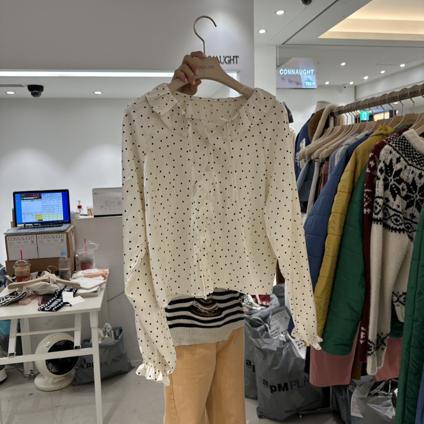 CONNAUGHT東大門㊣實拍女裝新品職業熱賣真品襯衫蕾絲衫褶皺CONNAUGHT襯衫/蕾絲衫圖色1
