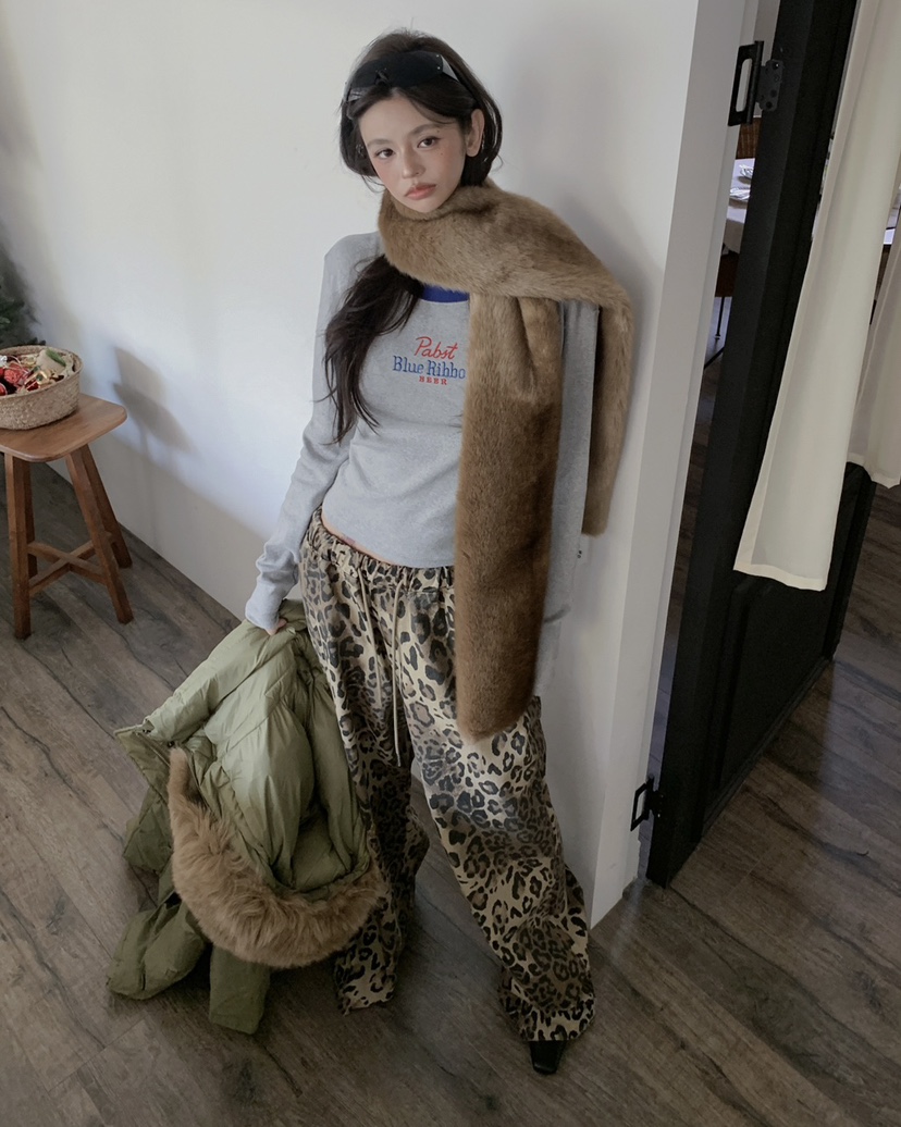 LIVE AID-P韓國代購㊣女士新款推薦真品人氣時尚職業熱賣T恤LIVE AID-PT恤